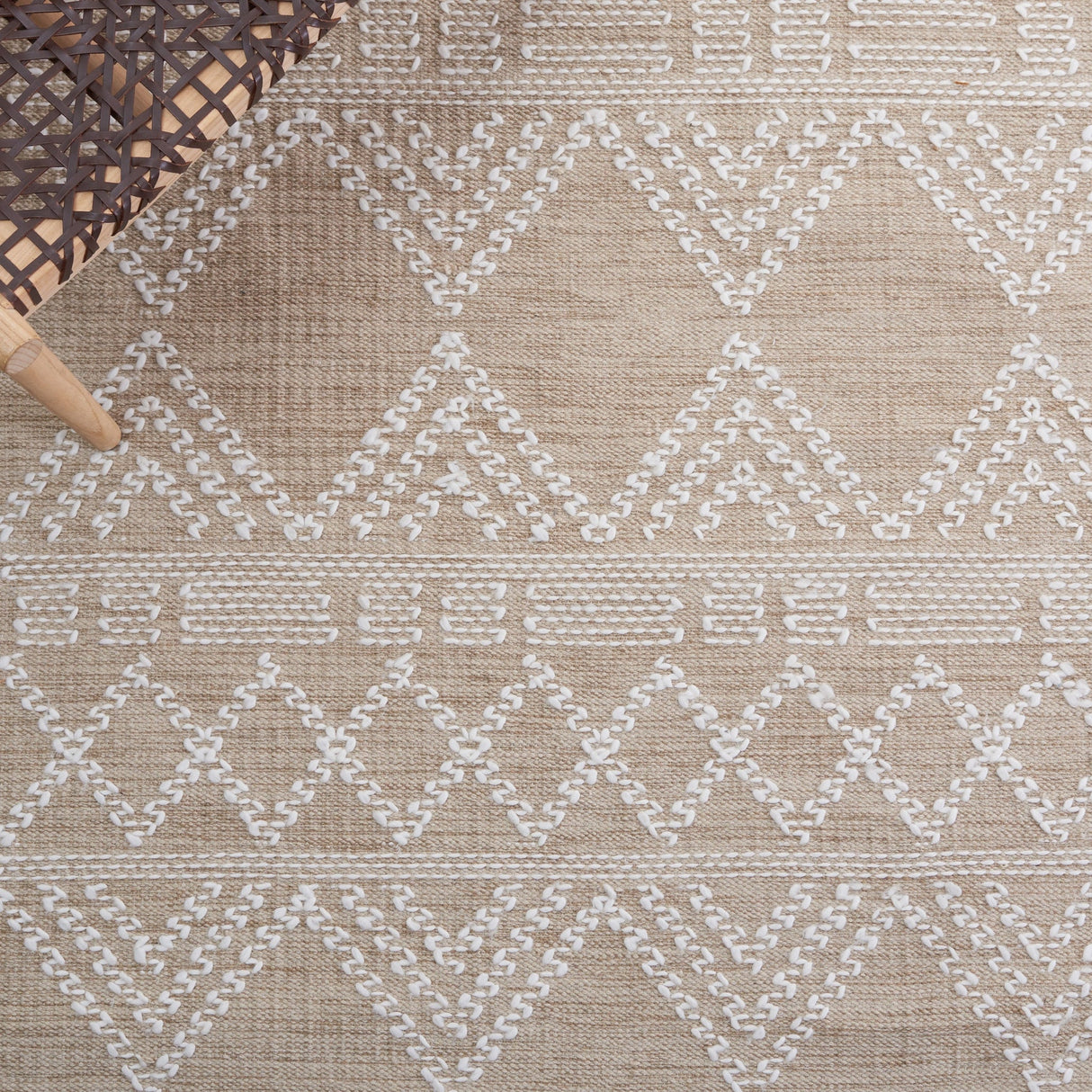 Safavieh Kilim Klm308B Beige/Ivory Rug - Safavieh - klm308b - 3