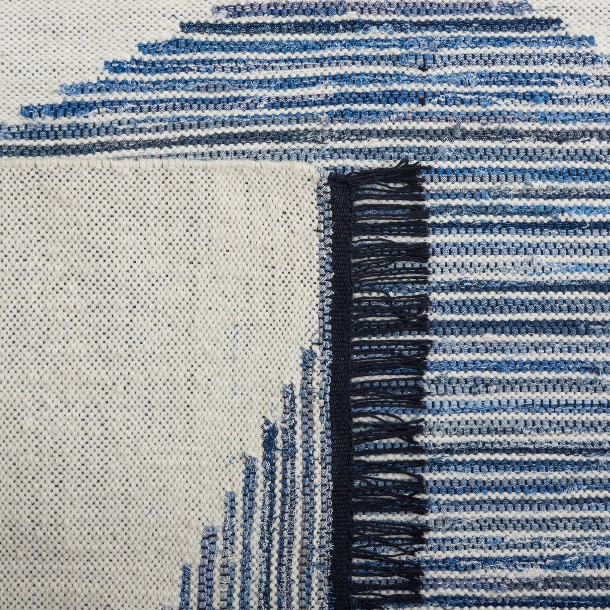 Safavieh Kilim Klm309A Ivory/Blue Rug - Safavieh - klm309a - 3