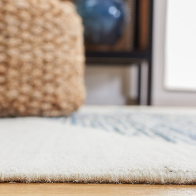 Safavieh Kilim Klm309A Ivory/Blue Rug - Safavieh - klm309a - 3