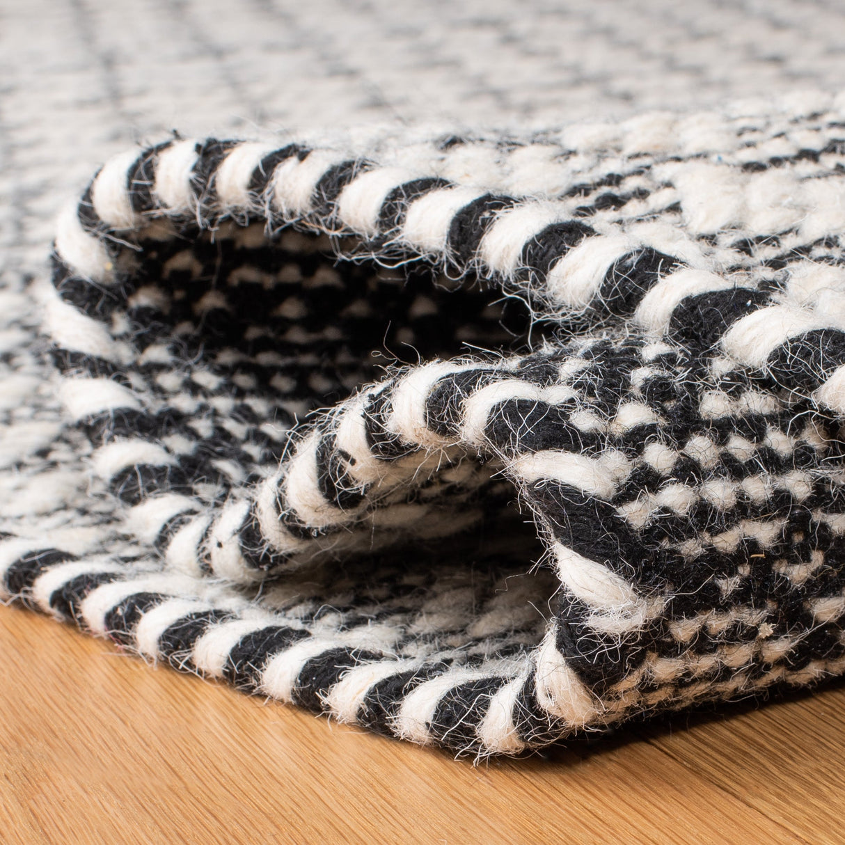 Safavieh Kilim Klm376Z Black/Ivory Rugs - Safavieh - klm376z - 29
