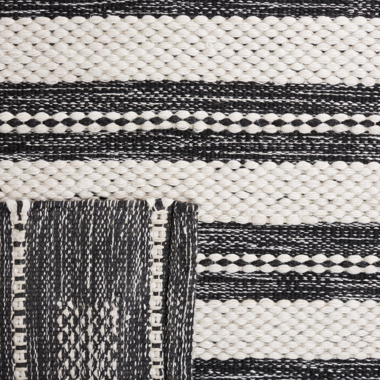Safavieh Kilim Klm441Z Black/Ivory Rug - Safavieh - klm441z - 28