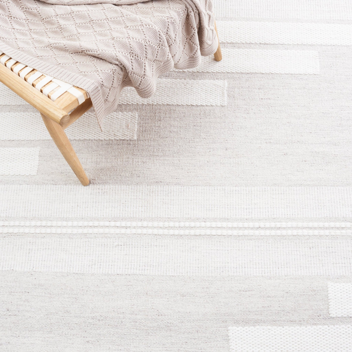 Safavieh Kilim Klm448B Ivory/Beige Rug - Safavieh - klm448b - 3