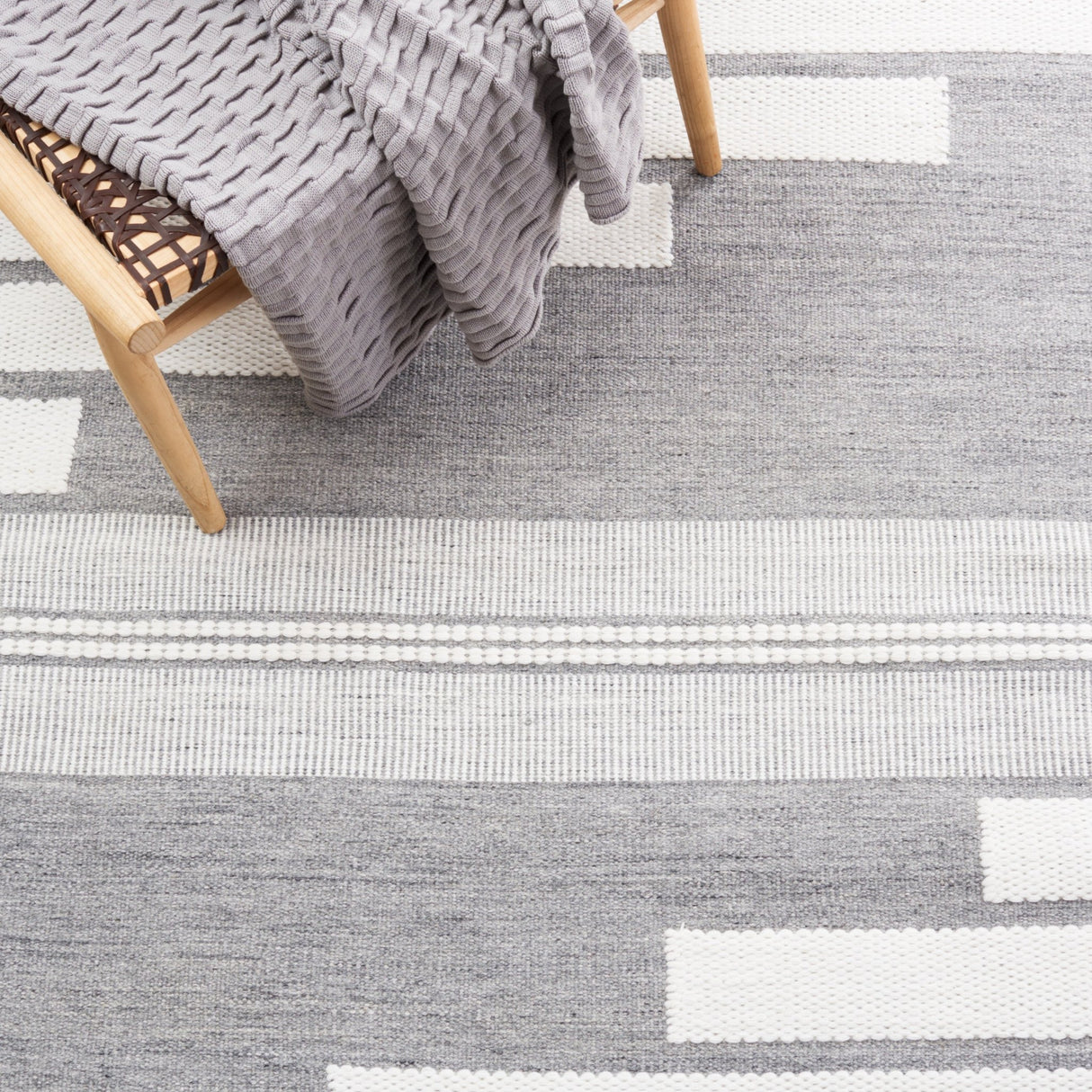 Safavieh Kilim Klm448F Ivory/Grey Rug - Safavieh - klm448f - 3