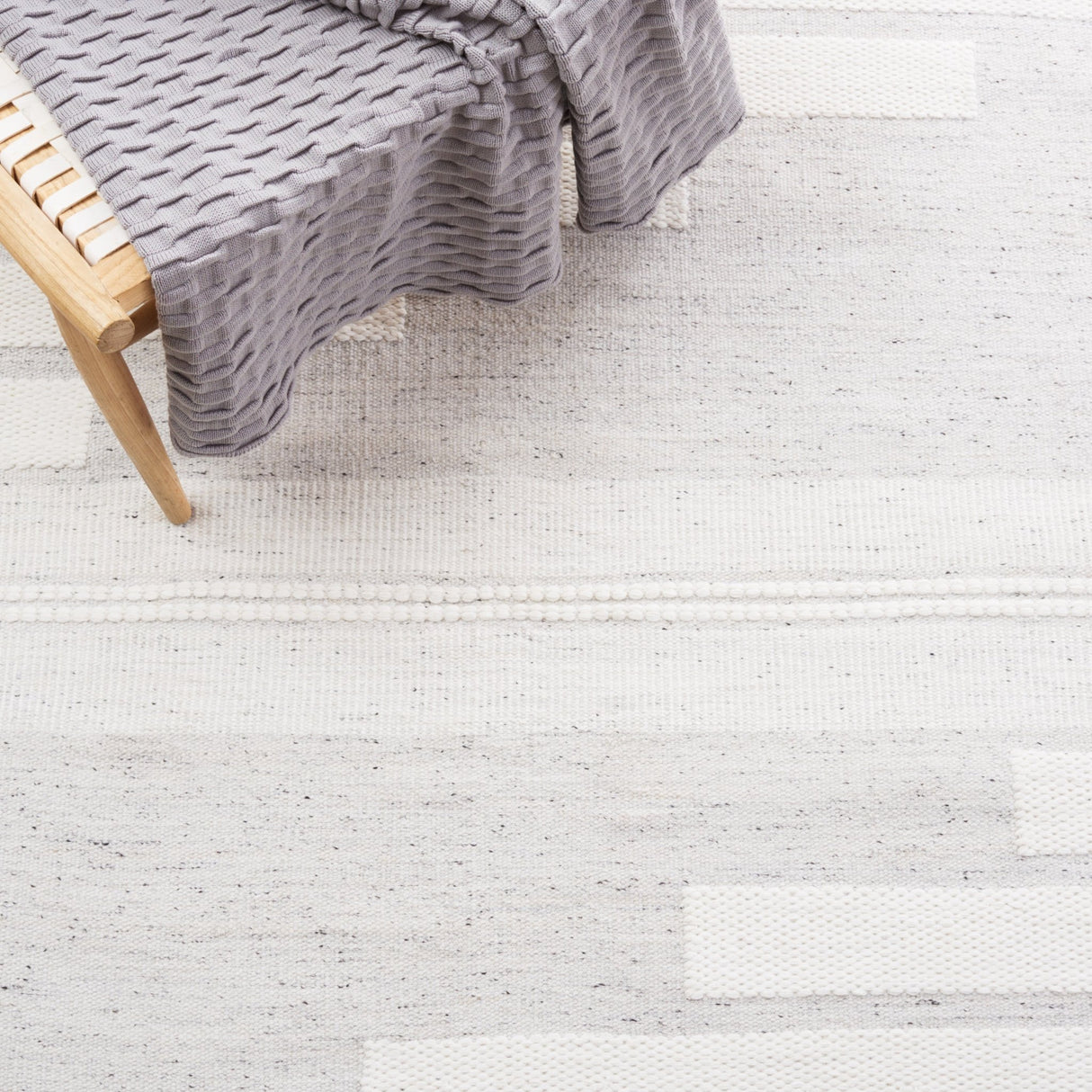 Safavieh Kilim Klm448G Ivory/Light Grey Rug - Safavieh - klm448g - 3