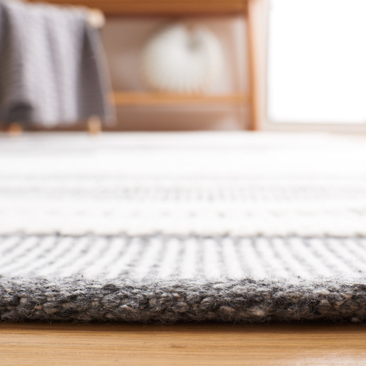 Safavieh Kilim Klm448H Ivory/Dark Grey Rug - Safavieh - klm448h - 3