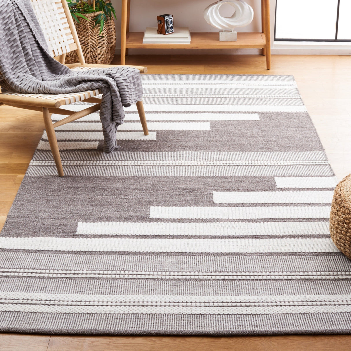 Safavieh Kilim Klm448T Ivory/Brown Rug - Safavieh - klm448t - 3