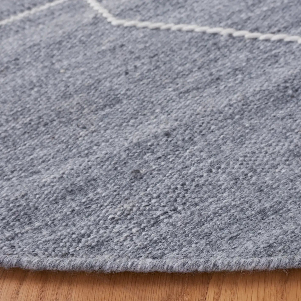 Safavieh Kilim 7'-0" x 7'-0" Rug in Dark Grey / Ivory