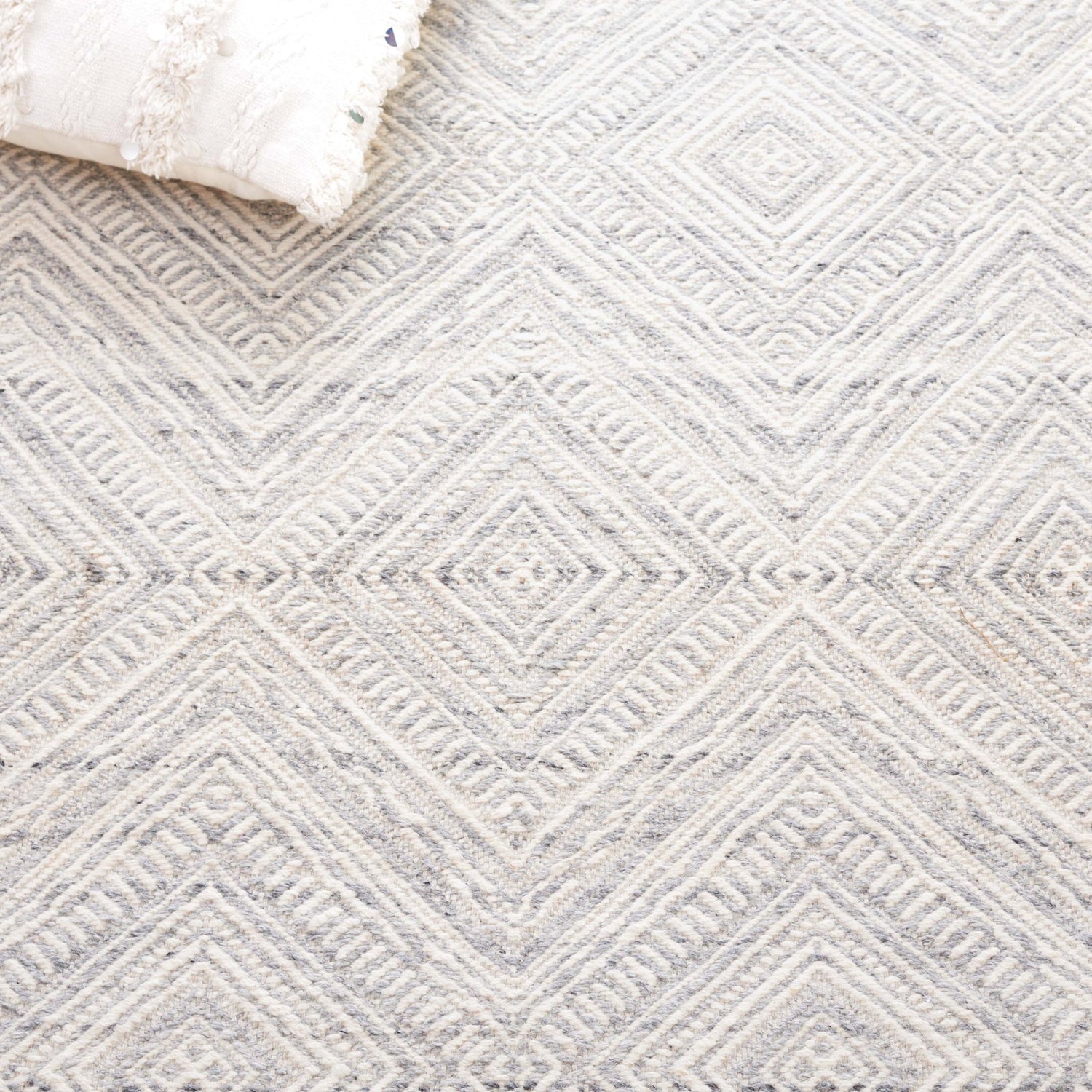 Safavieh Kilim Klm767F Light Grey/Ivory Rug - Safavieh - klm767f - 6r