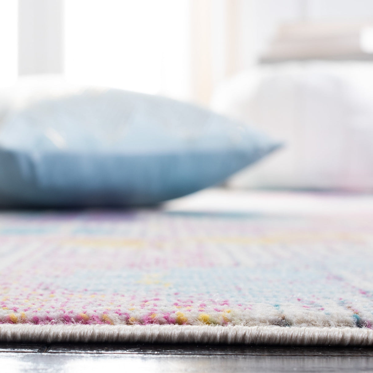 Safavieh Lillian Lln375U Pink/Turquoise Rugs - Safavieh - lln375u - 3r