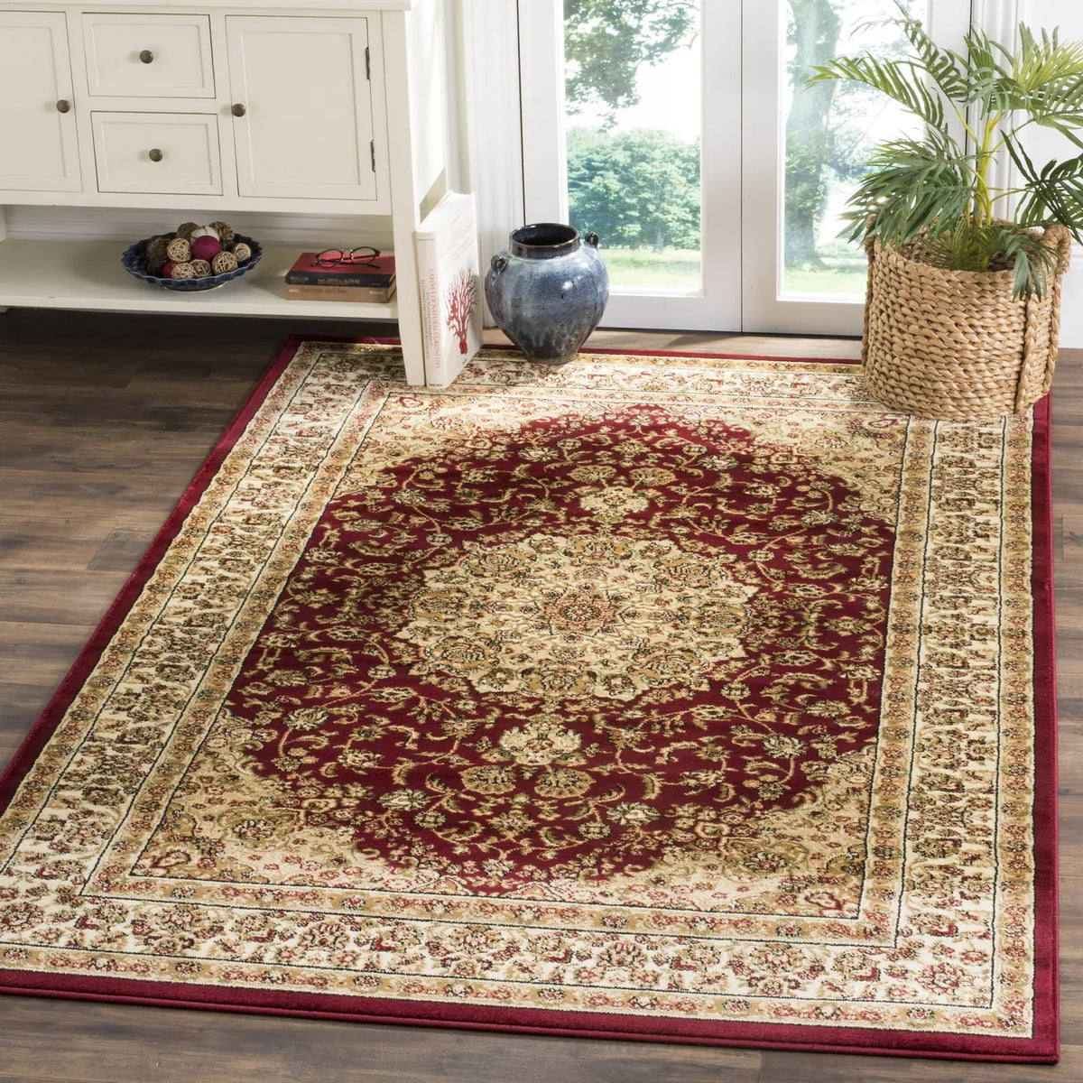 Safavieh Lyndhurst 4'-0" x 6'-0" Rug in Red / Ivory