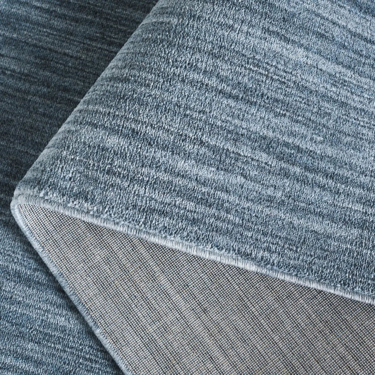 Safavieh Mabel 4'-0" x 6'-0" Rug in Blue / Ivory