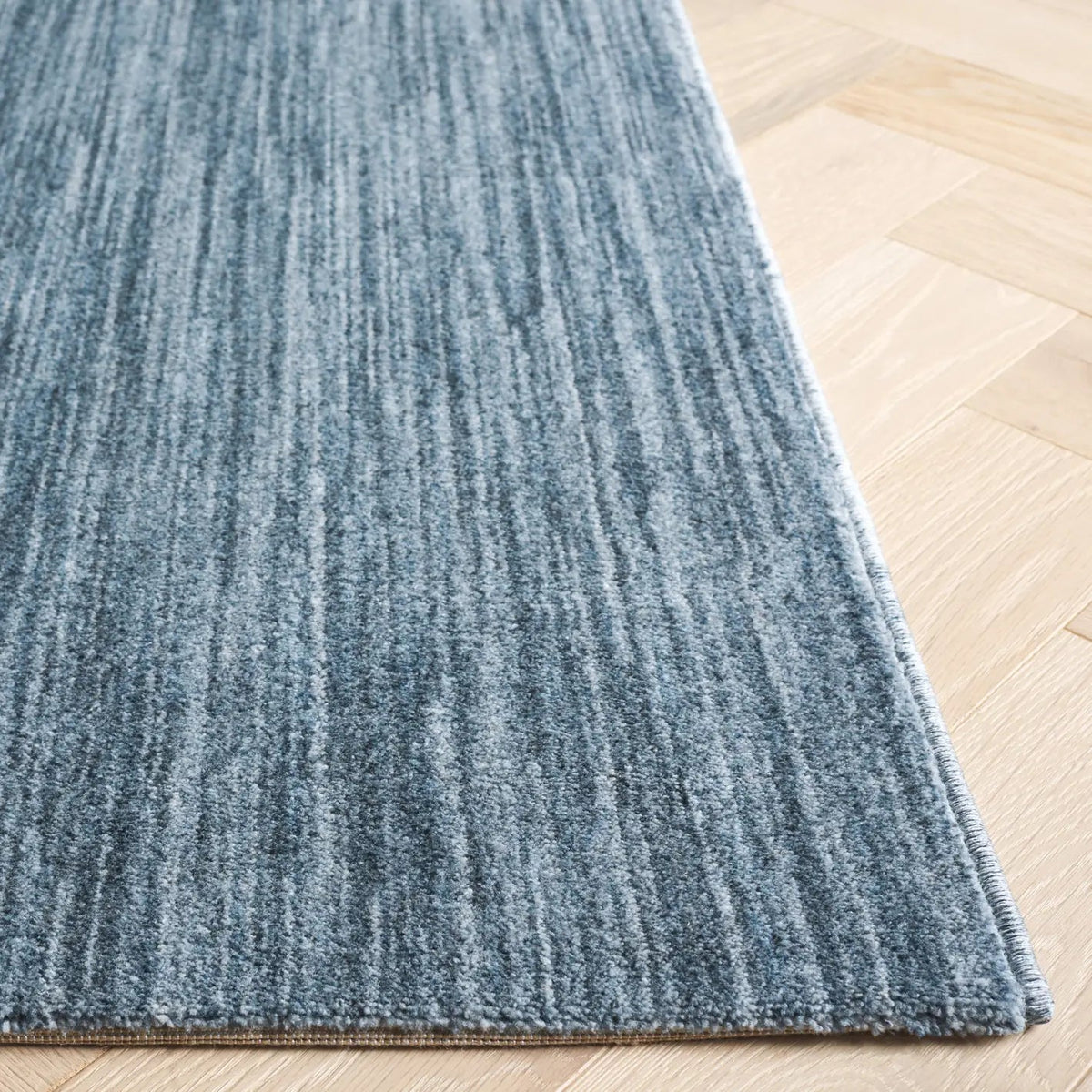 Safavieh Mabel 4'-0" x 6'-0" Rug in Blue / Ivory