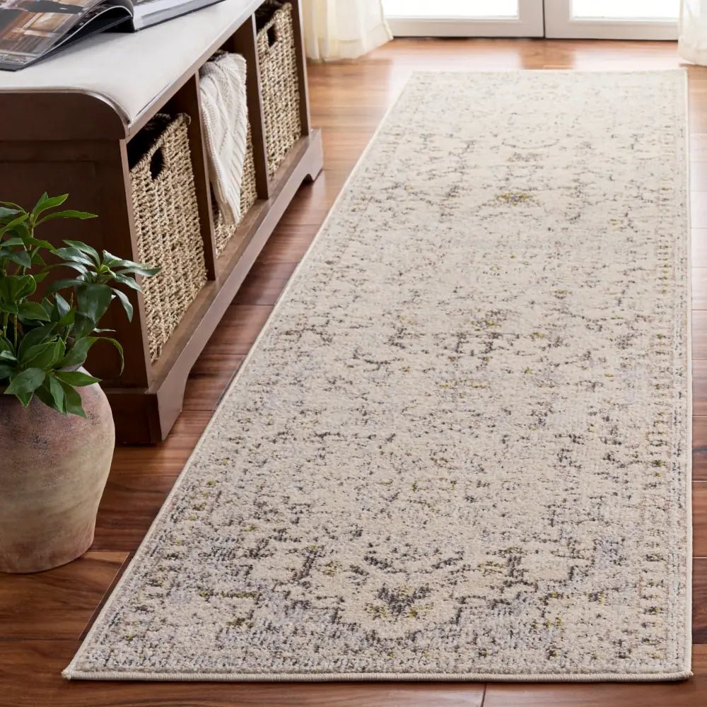 Safavieh Madison 2'-0" x 8'-0" Rug in Ivory / Grey Gold