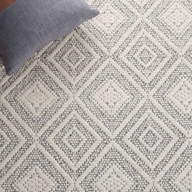 Safavieh Marbella Mrb176A Ivory/Black Rug.