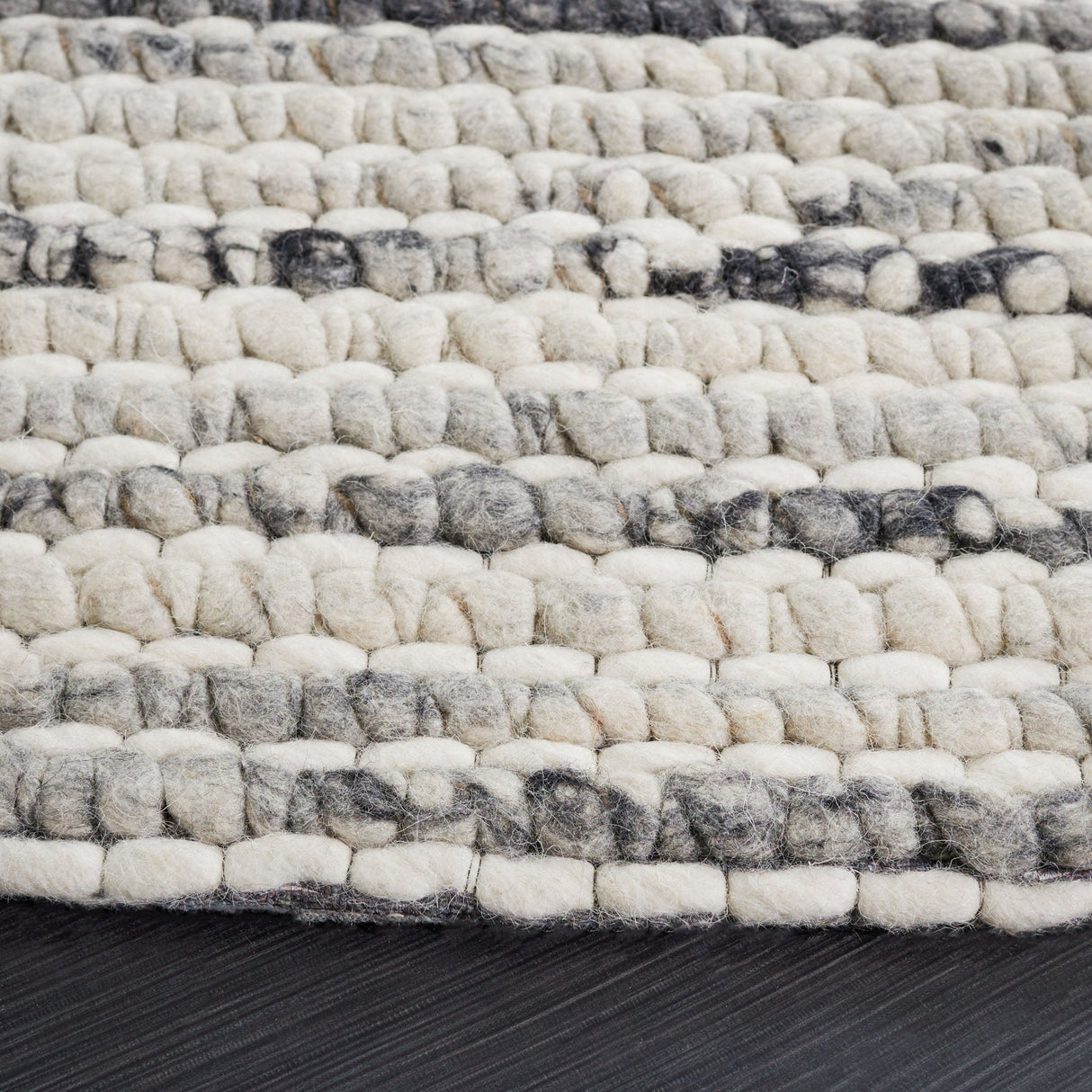 Safavieh Marbella Mrb205Z Black/Ivory Rug.