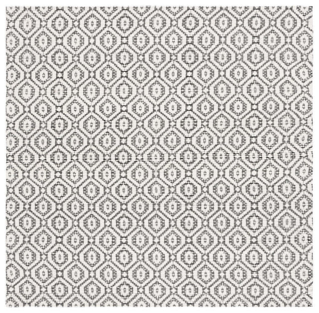 Safavieh Marbella Mrb325Z Black/Ivory Rug.