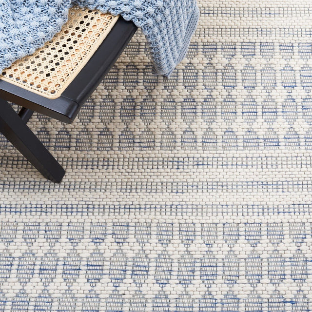 Safavieh Marbella Mrb327N Navy/Ivory Rug.