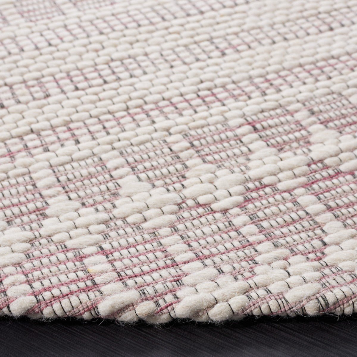 Safavieh Marbella Mrb327U Pink/Ivory Rug.