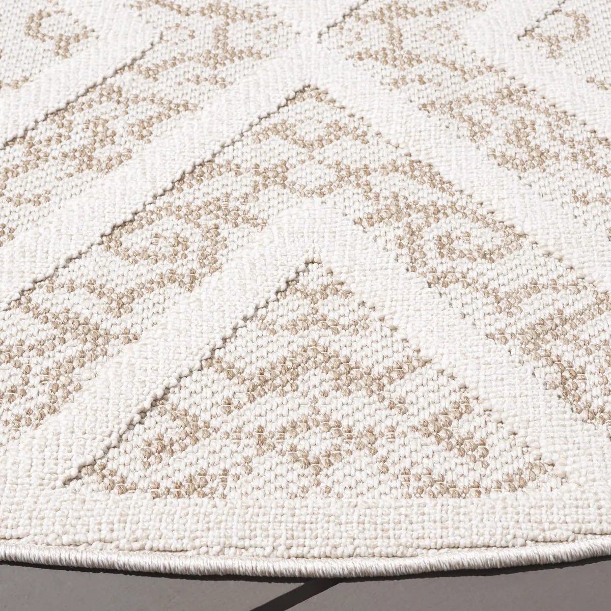 Safavieh Martha Stewart Global 6'-7" x 6'-7" Rug in Light Beige / Brown
