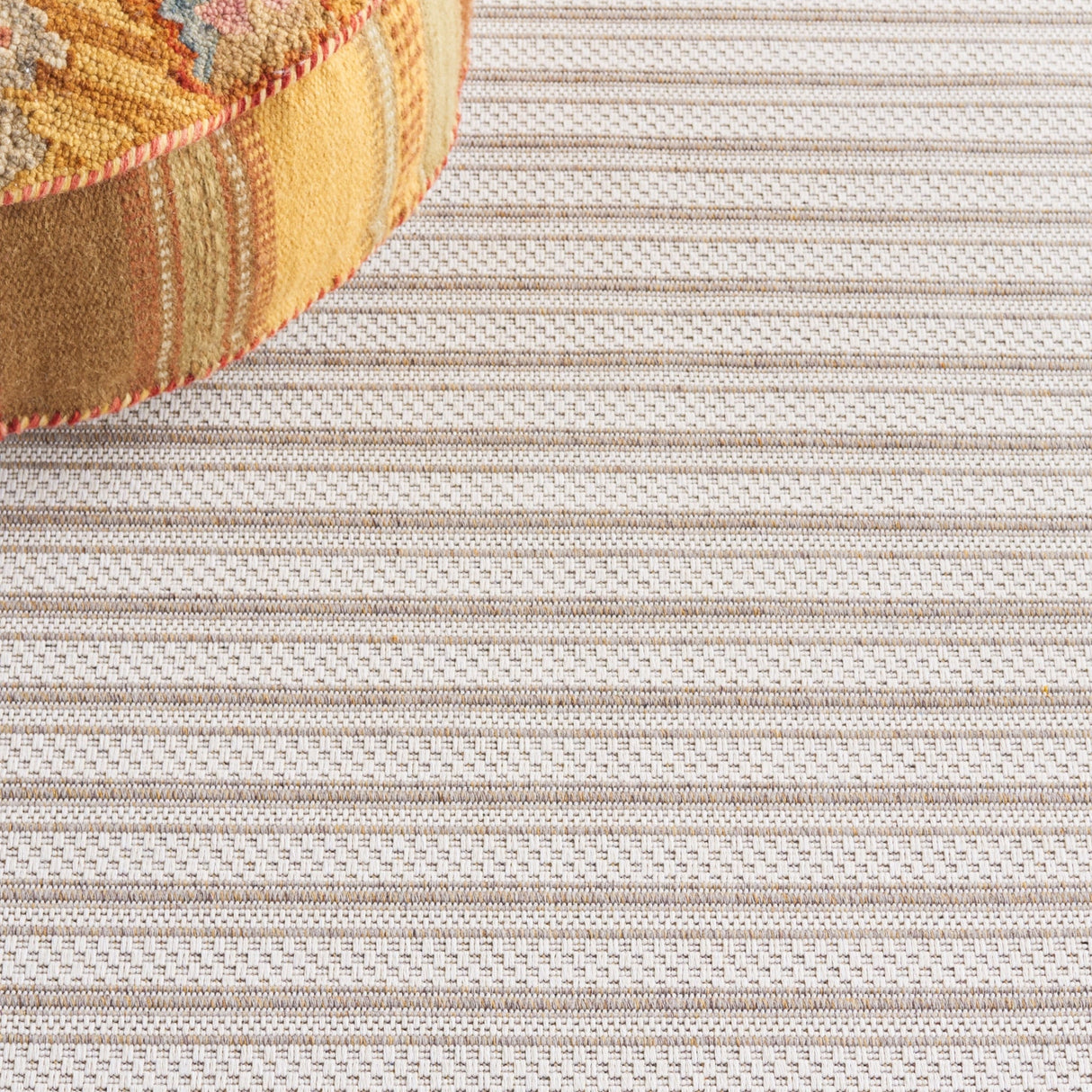 Safavieh Martha Stewart Msr419E Taupe/Cream Rug.