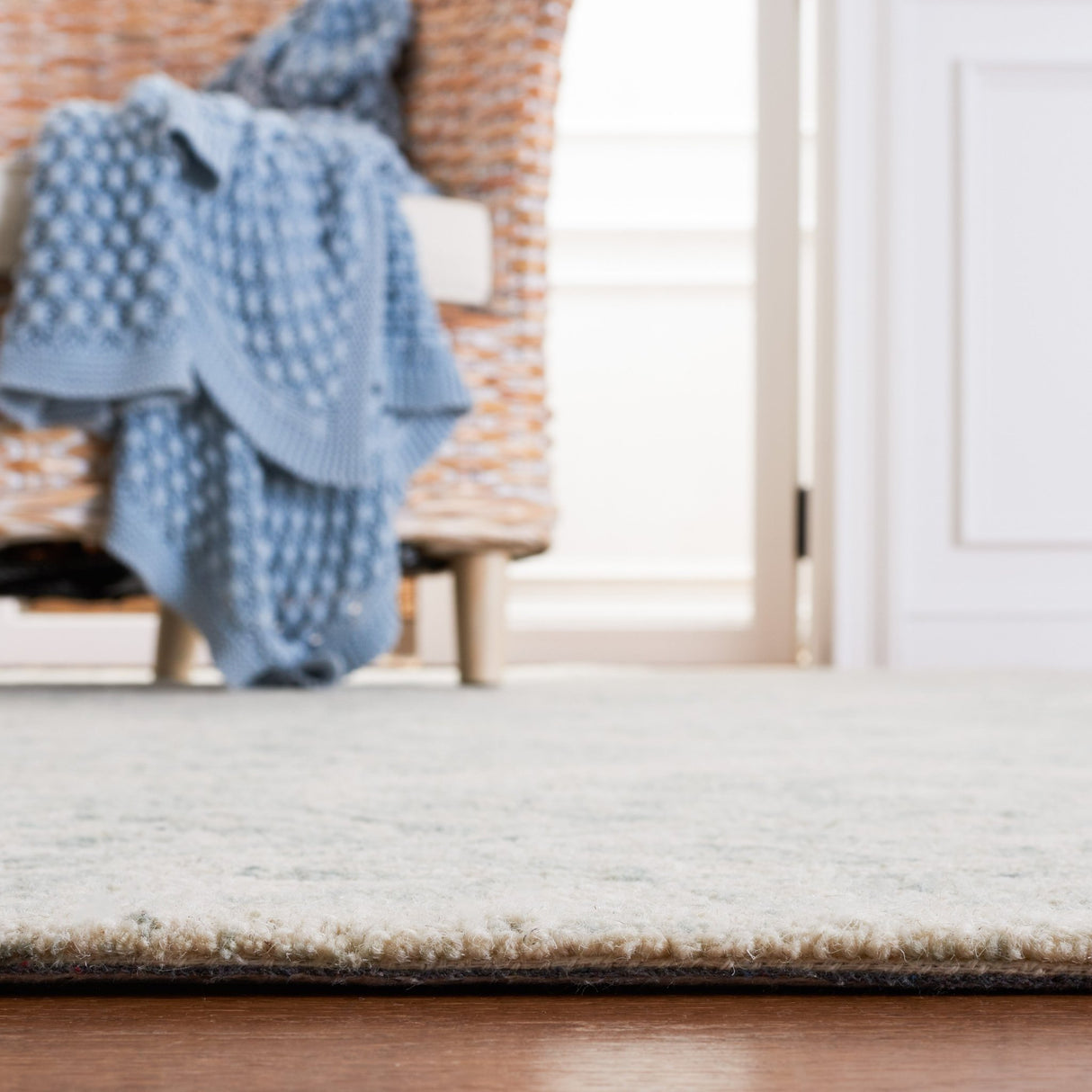 Safavieh Martha Stewart Msr4651M Ivory/Light Blue Rug.
