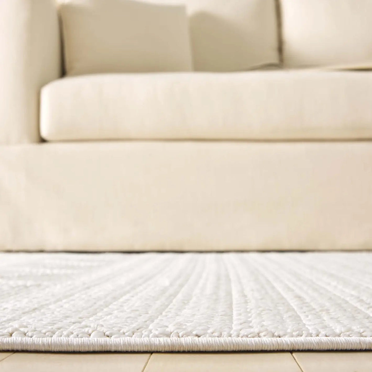Safavieh Martha Stewart Serenity 4'-0" x 6'-0" Rug in Ivory