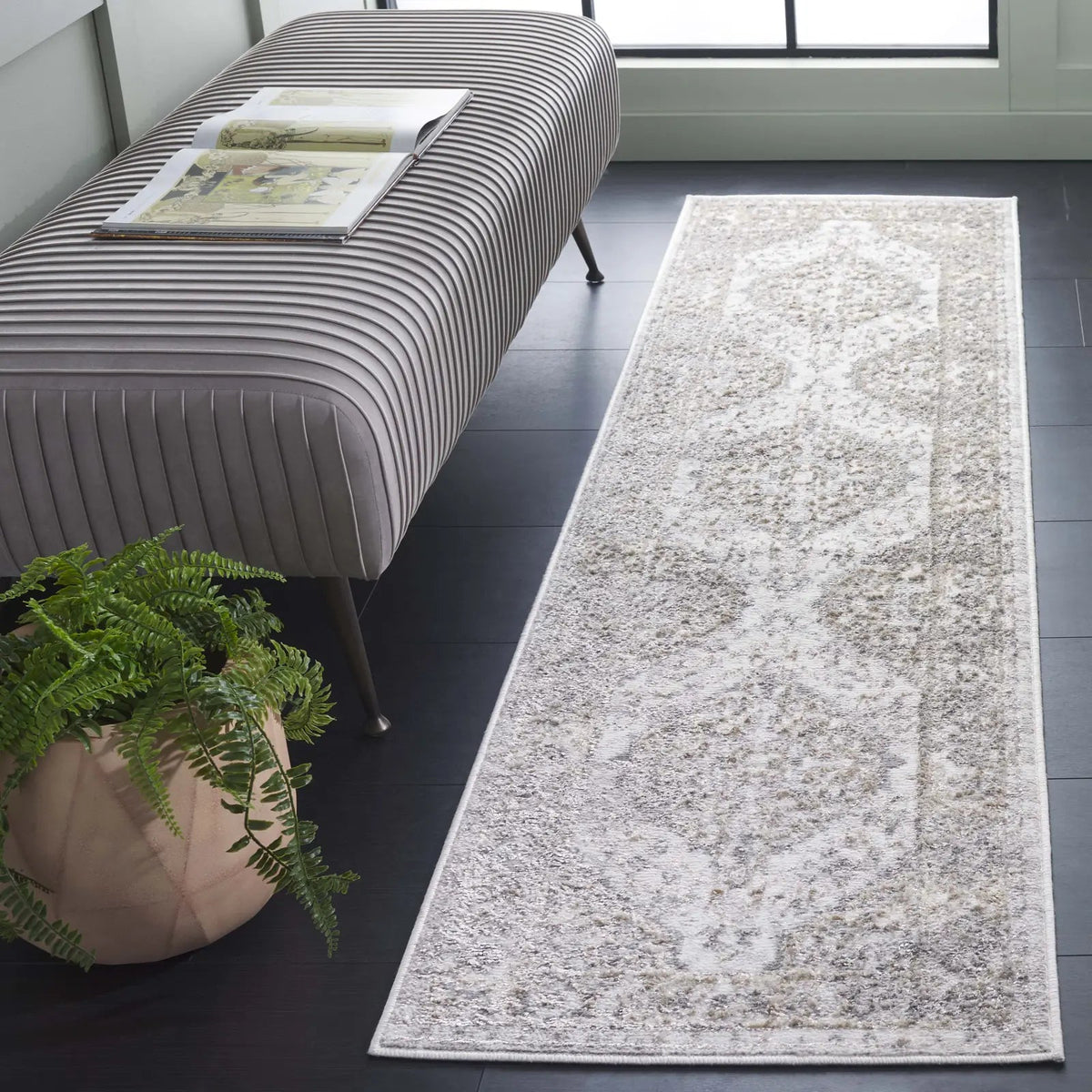 Safavieh Maya 2'-0" x 8'-0" Rug in Ivory / Grey Beige