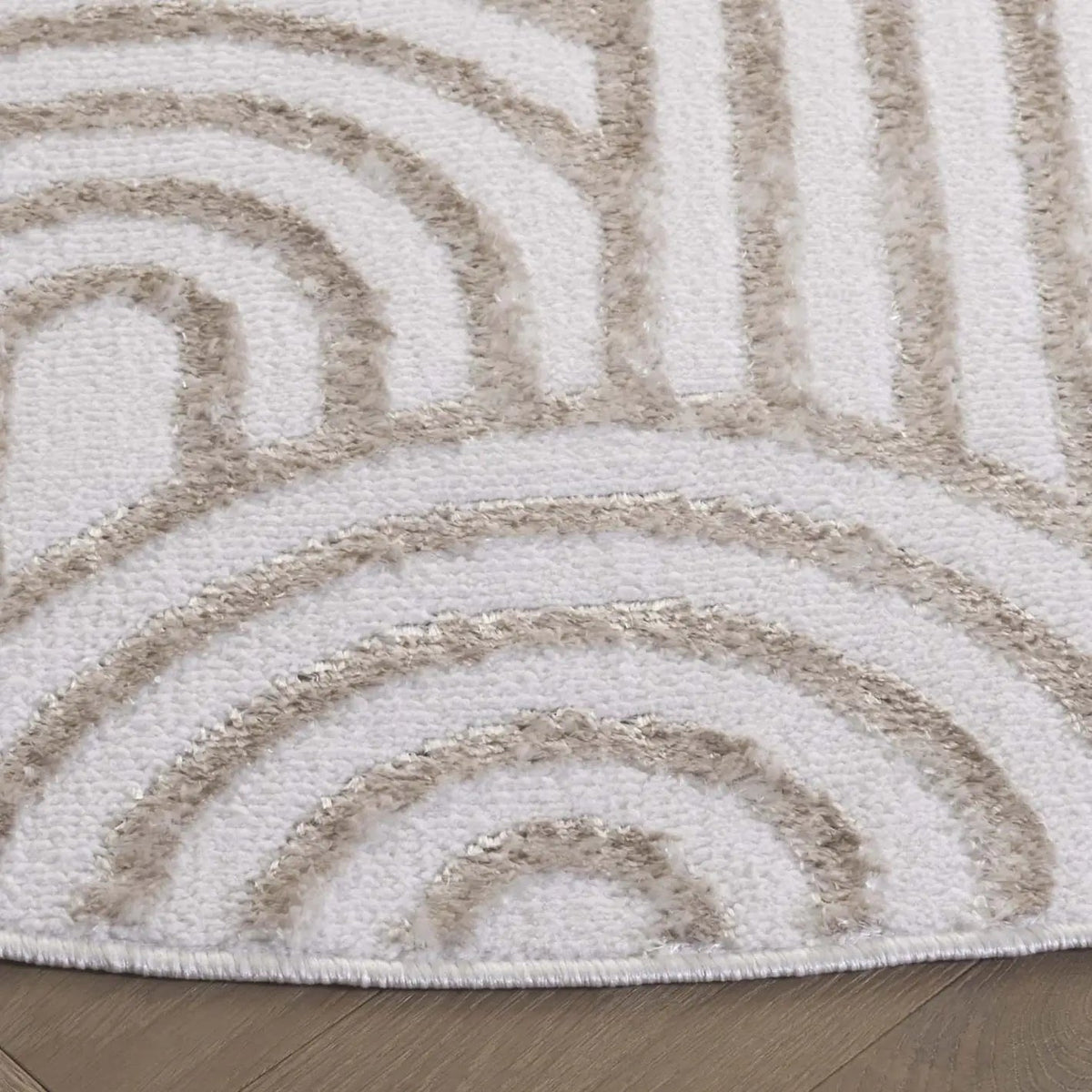 Safavieh Maya 6'-7" x 6'-7" Rug in Ivory