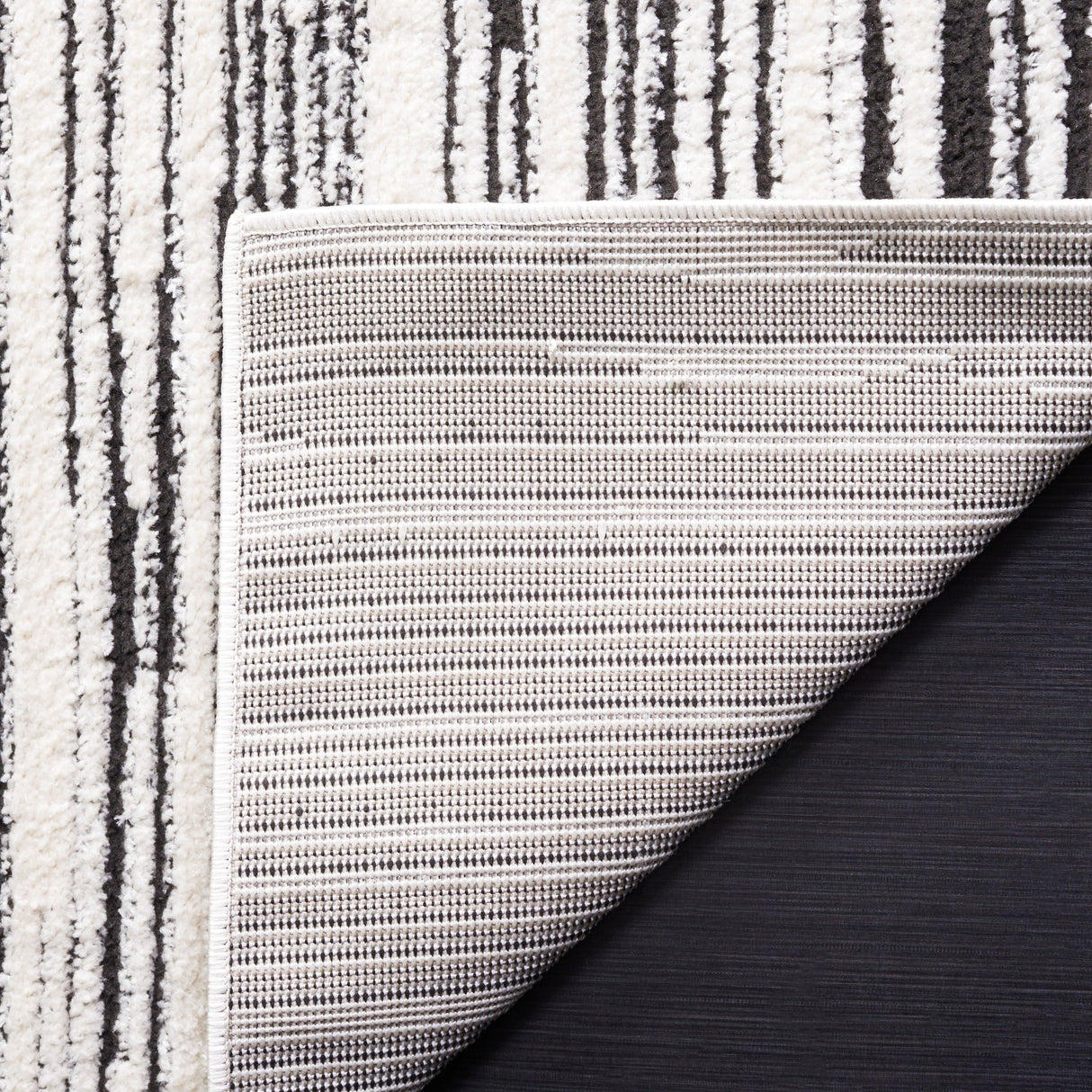 Safavieh Melody Mel116A Ivory/Black Rug.