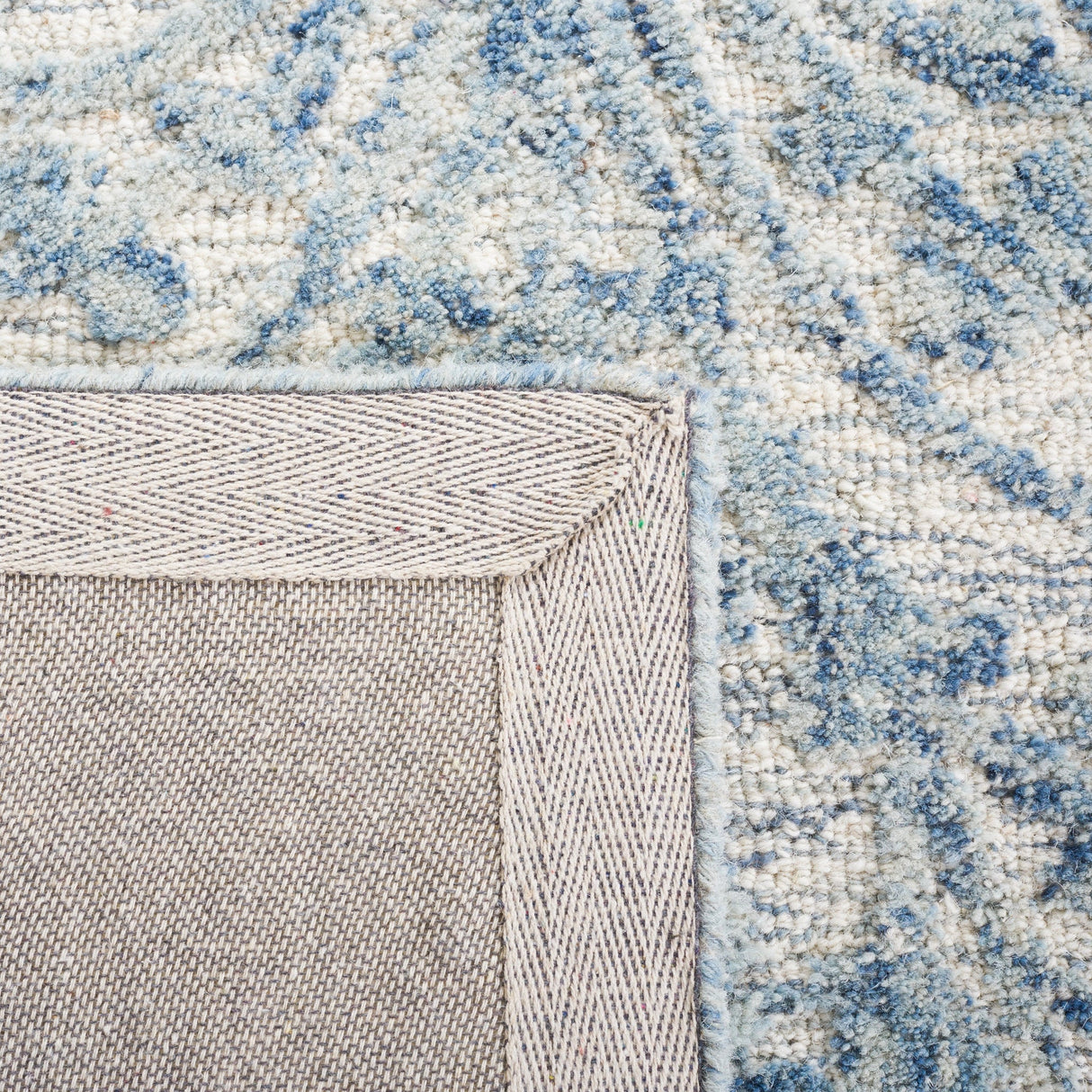 Safavieh Metro Met616M Blue/Ivory Rug.