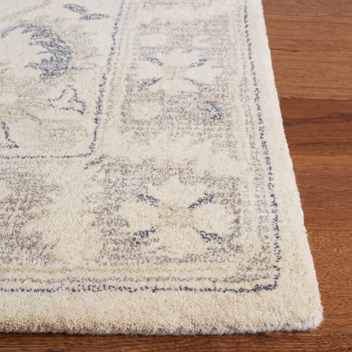 Safavieh Metro Met617A Ivory/Beige Rug.
