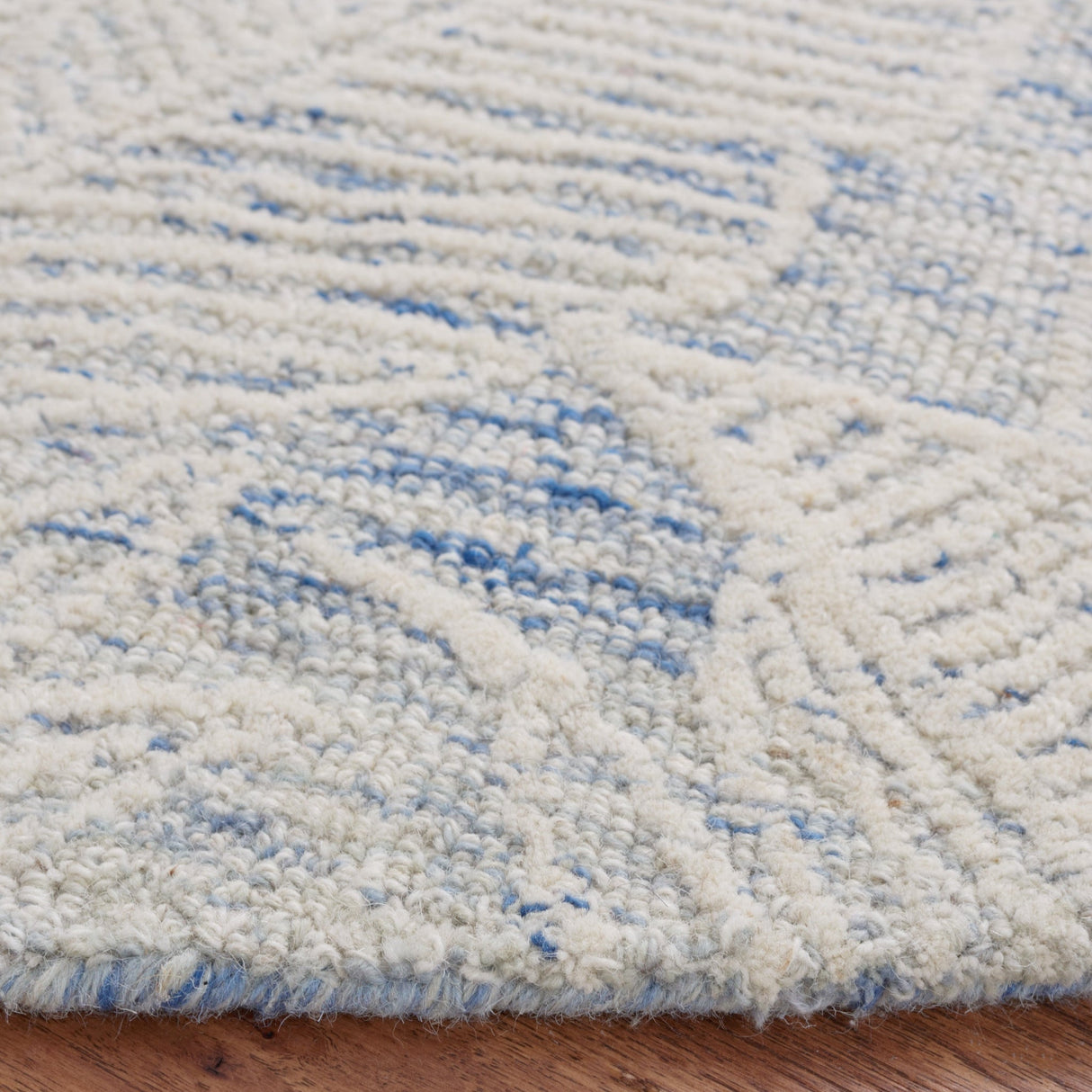 Safavieh Metro Met880M Blue/Ivory Rug.