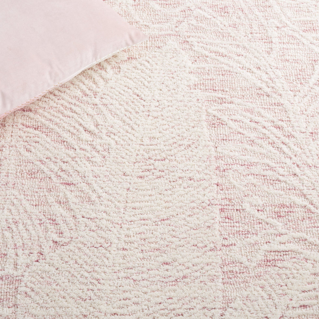 Safavieh Metro Met880U Pink/Ivory Rug.