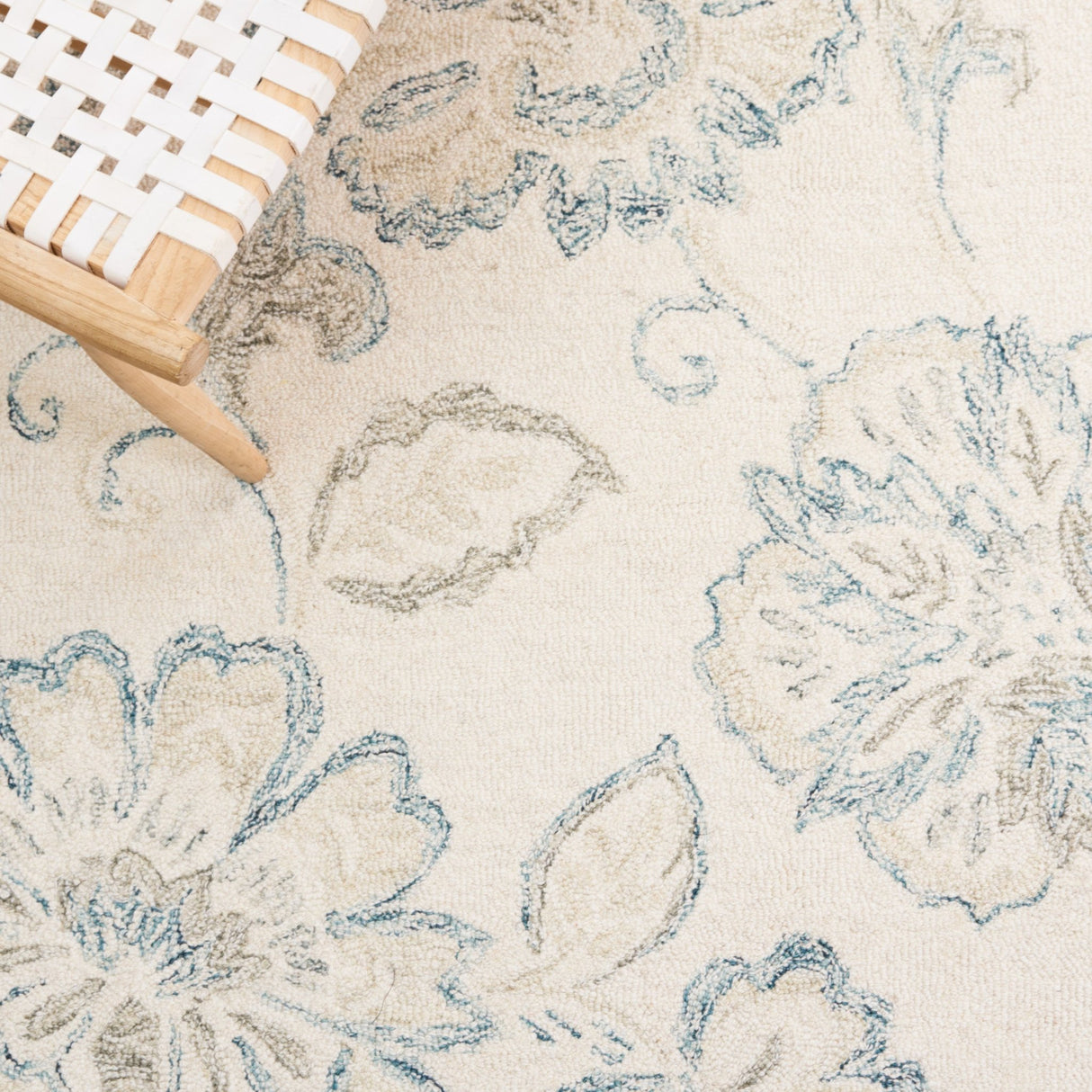 Safavieh Micro-Loop Mlp477A Ivory/Blue Rug.