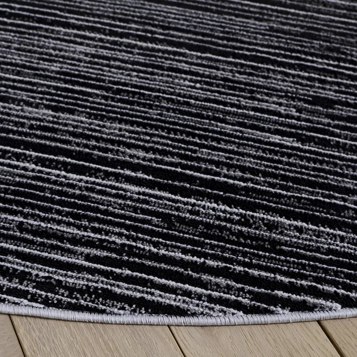 Safavieh Mila 6'-7" x 6'-7" Rug in Beige / Black