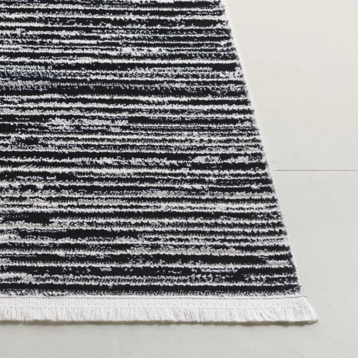 Safavieh Mila 4'-0" x 6'-0" Rug in Black / Ivory