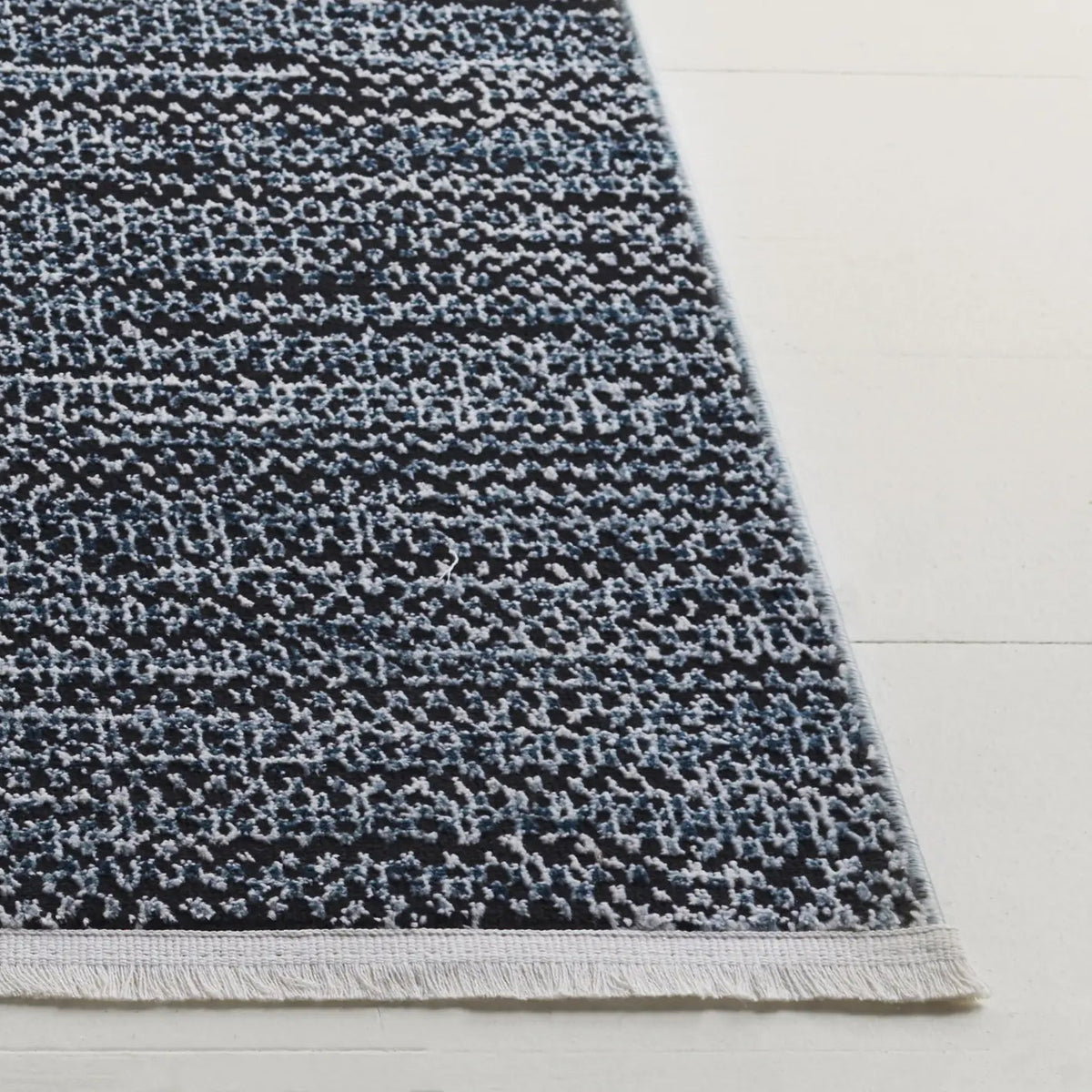 Safavieh Mila 4'-0" x 6'-0" Rug in Black / Light Blue