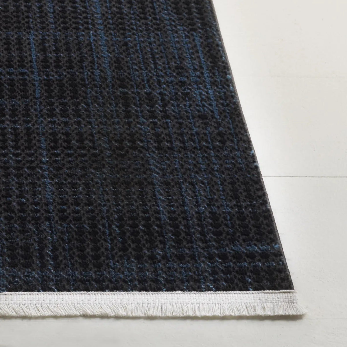 Safavieh Mila 4'-0" x 6'-0" Rug in Dark Blue / Black
