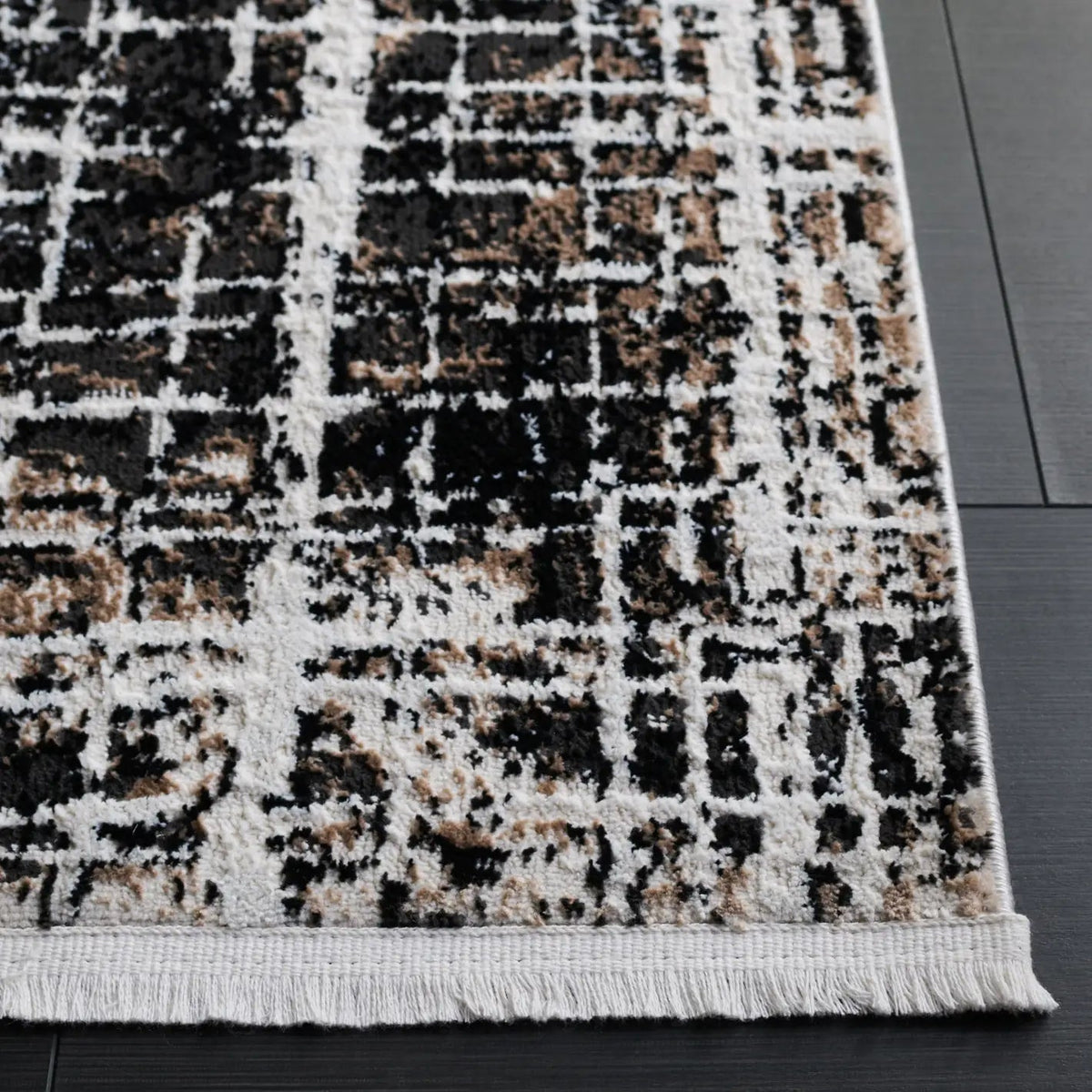 Safavieh Mila 4'-0" x 6'-0" Rug in Brown / Black Ivory