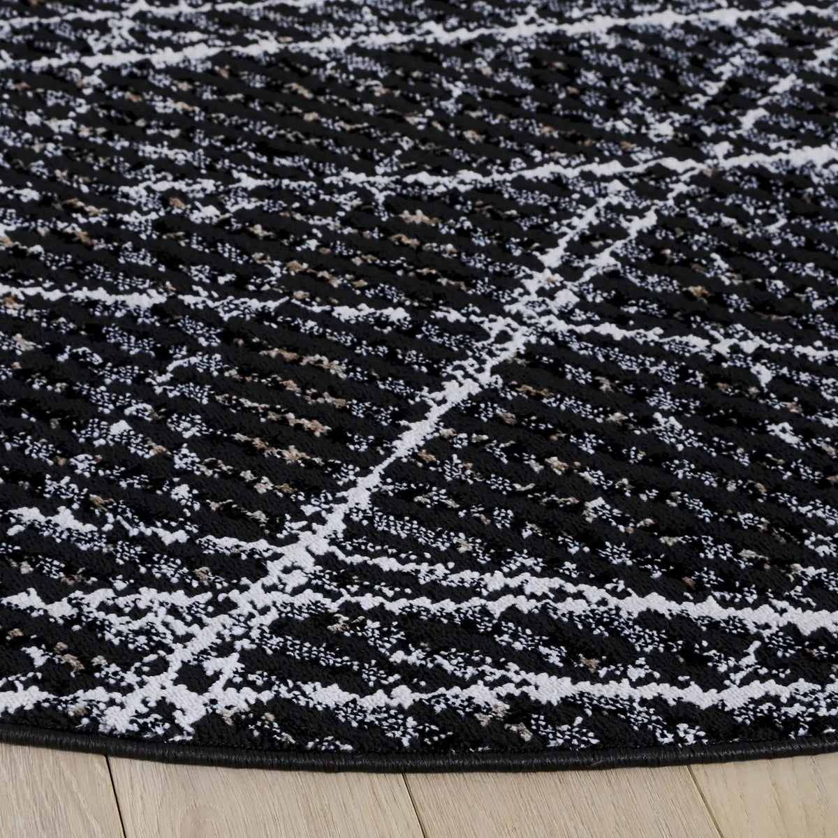 Safavieh Mila 6'-7" x 6'-7" Rug in Black / Beige Ivory