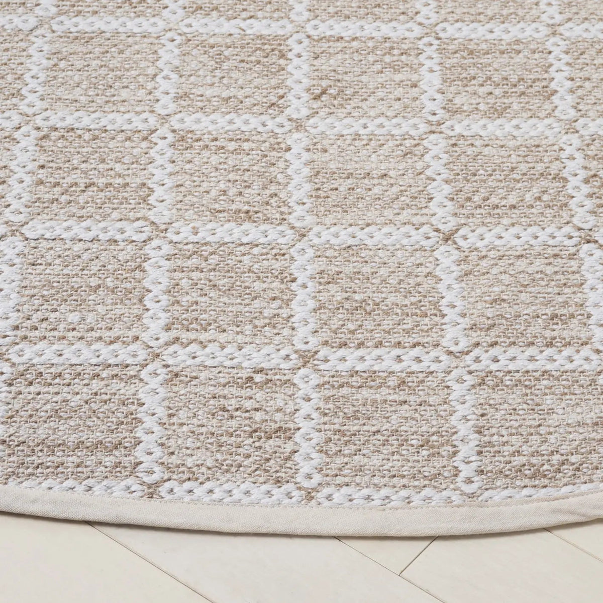 Safavieh Montauk 6'-0" x 6'-0" Rug in Beige / Ivory