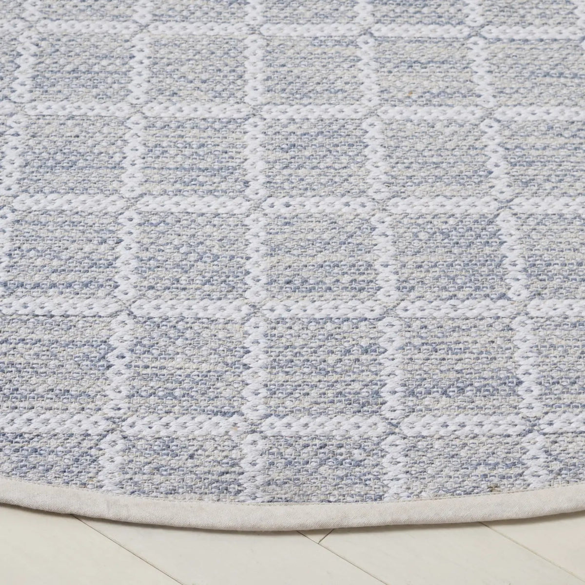 Safavieh Montauk 6'-0" x 6'-0" Rug in Grey / Ivory
