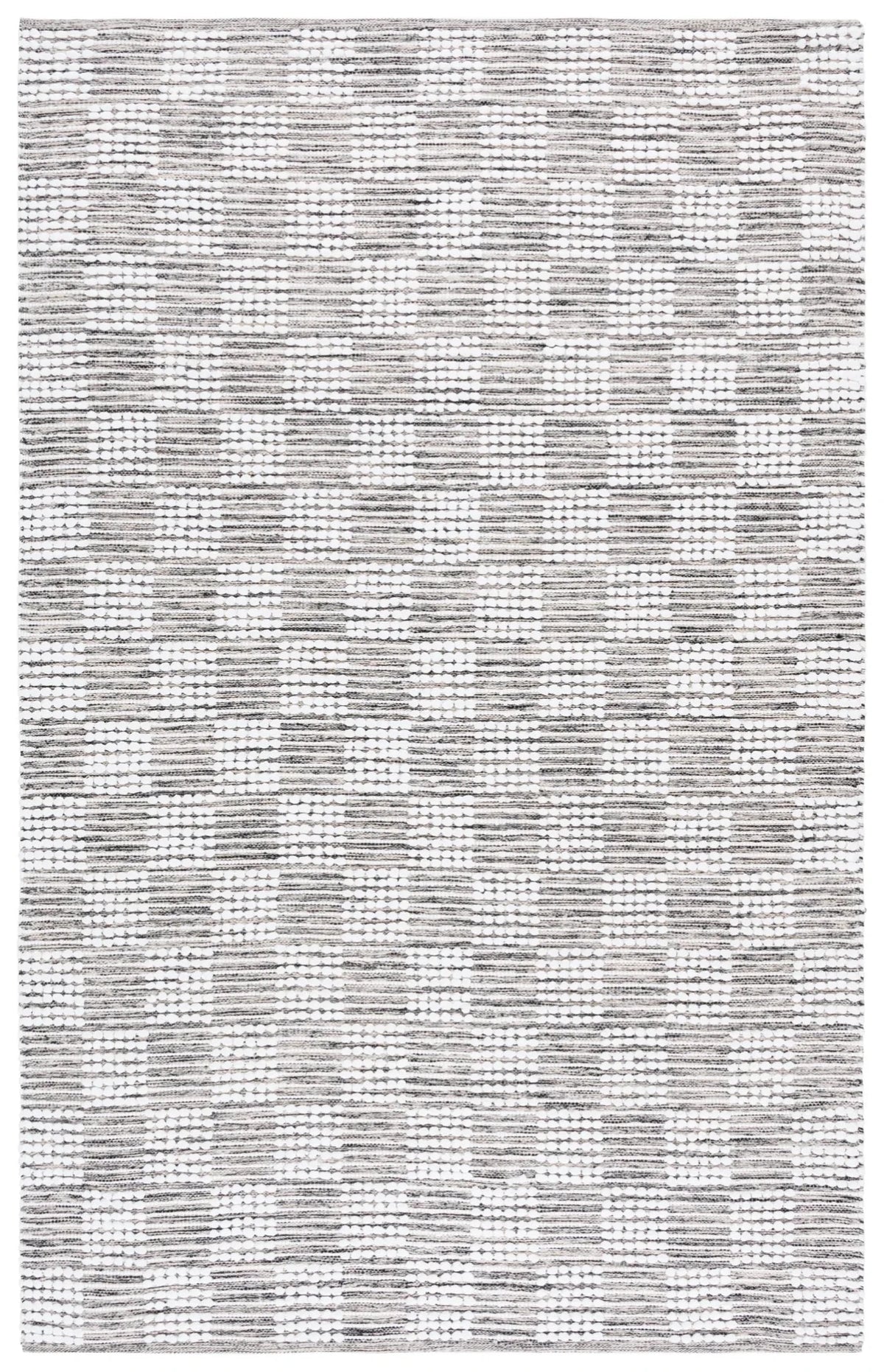 Safavieh Montauk 4'-0" x 6'-0" Rug in Black / Ivory