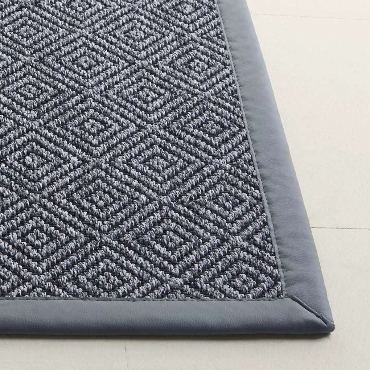 Safavieh Napa Performance Sisal 4'-0" x 6'-0" Rug in Marble / Charcoal