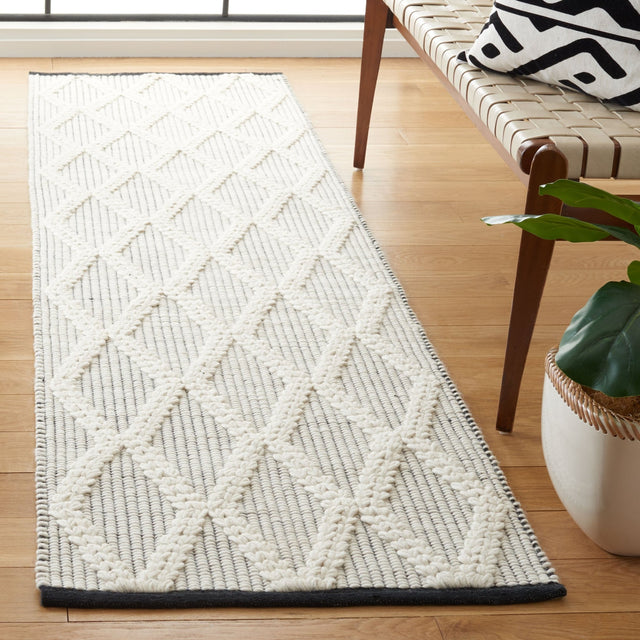 Safavieh Natura Nat206Z Black/Ivory Rug.