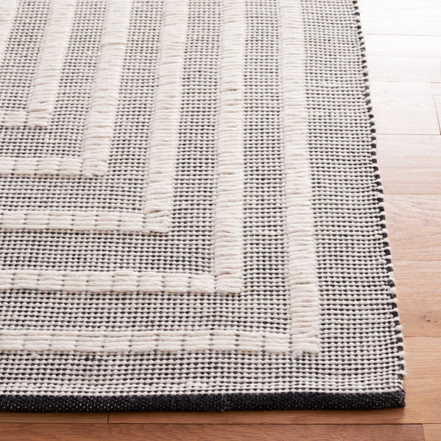 Safavieh Natura Nat226Z Black/Ivory Rug.