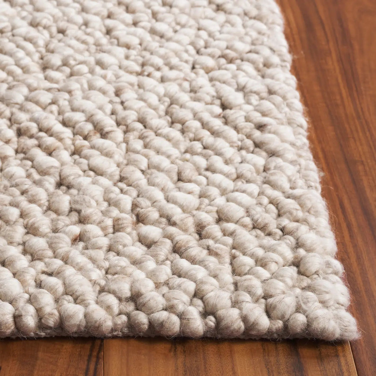Safavieh Natura 4'-0" x 6'-0" Rug in Beige