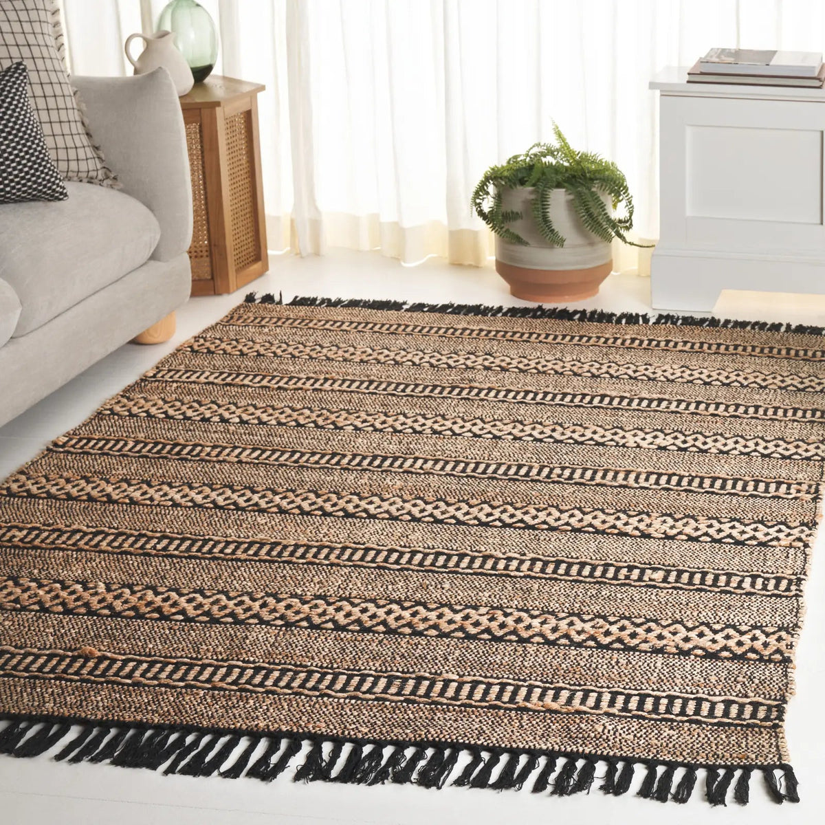 Safavieh Natural Fiber 5'-0" x 8'-0" Rug in Natural / Black