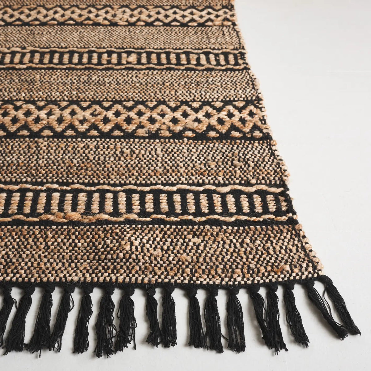 Safavieh Natural Fiber 5'-0" x 8'-0" Rug in Natural / Black