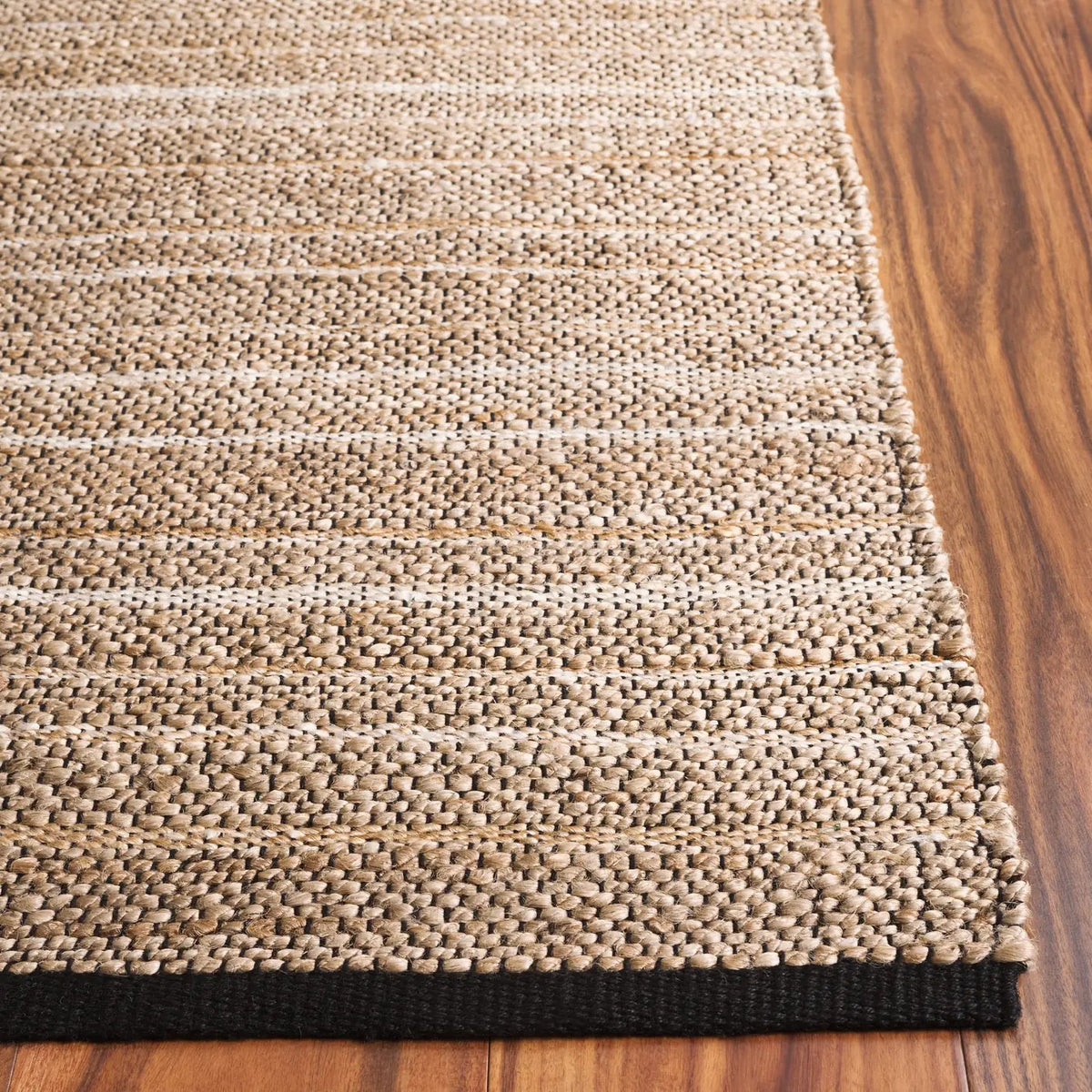 Safavieh Natural Fiber 4'-0" x 6'-0" Rug in Light Brown / Beige